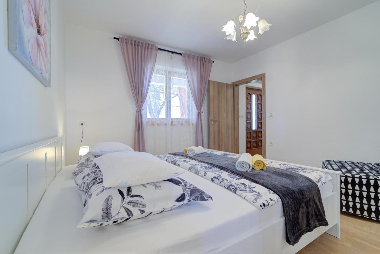Josipa & Jelena Apartment Сень Экстерьер фото